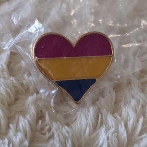 🎀Free Gift🎀 Gold Multicolor Heart Pin (New)